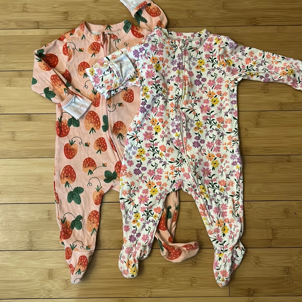 Old navy baby onesies size 6-9 months